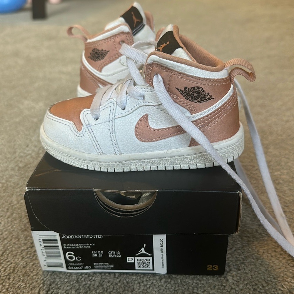 Rose Gold Jordan 1 Mid